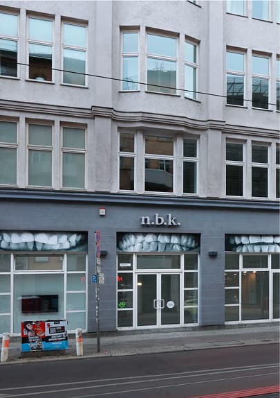 Die Fassade des n.b.k.